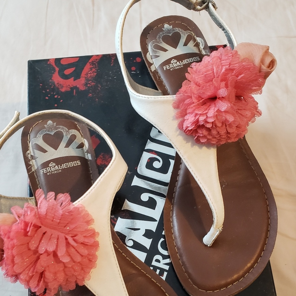 Stand out flower sandals